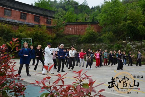 武當太極拳國際夏令營(yíng)獲評2014十大品質(zhì)旅游產(chǎn)品